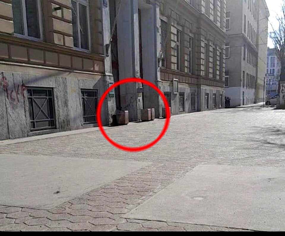 Scheren-Attacke Wien Schule