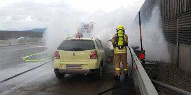 Pkw mitten auf Südautobahn ausgebrannt
