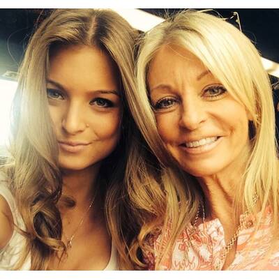 Mutter und Tochter oder Schwestern?