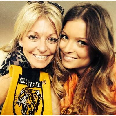 Mutter und Tochter oder Schwestern?