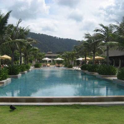 10. Veligandu Island Resort