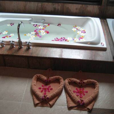 10. Veligandu Island Resort