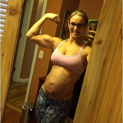 Stacie Venagro - Die neue Sixpack-Mum! 