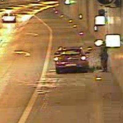 Teenager trank Schluck Benzin und spuckte Feuer