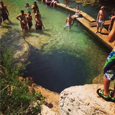 Irrer Sprung ins Wasserloch