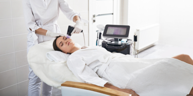 Gewinnen Sie einen Gutschein für eine Anti-Aging-Behandlung bei Dr. Matiasek