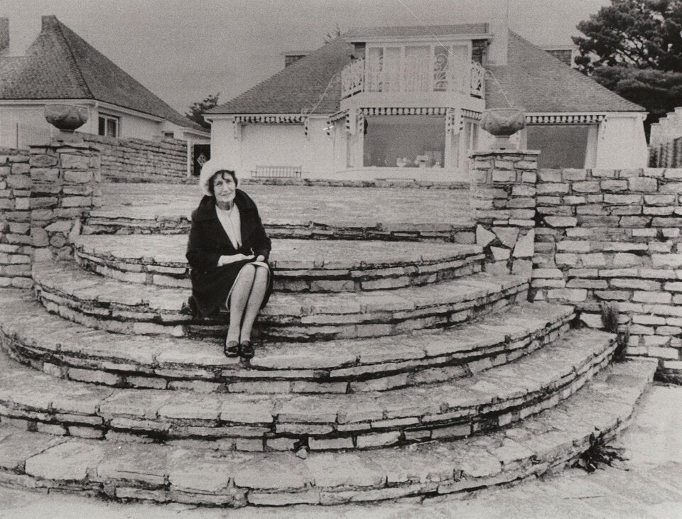 Tante Mimi, Mary Smith, war John Lennons Tante mütterlicherseits. Nach der Trennung seiner Eltern wuchs er bei ihr auf.