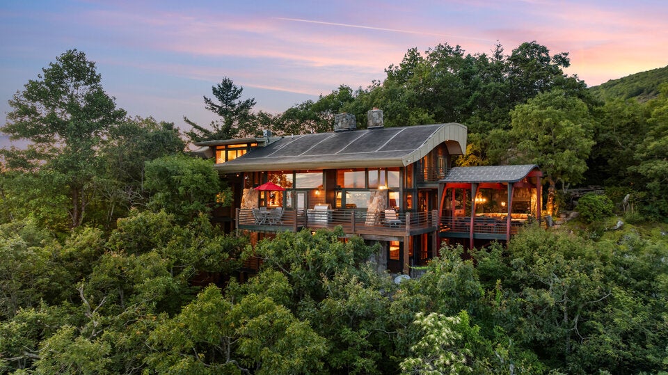 Das geheime Luxus-Baumhaus von Burt Reynolds steht zum Verkauf