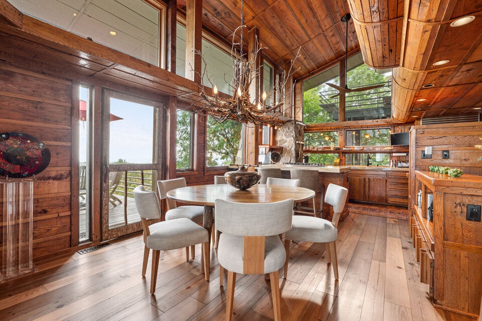 Das geheime Luxus-Baumhaus von Burt Reynolds steht zum Verkauf