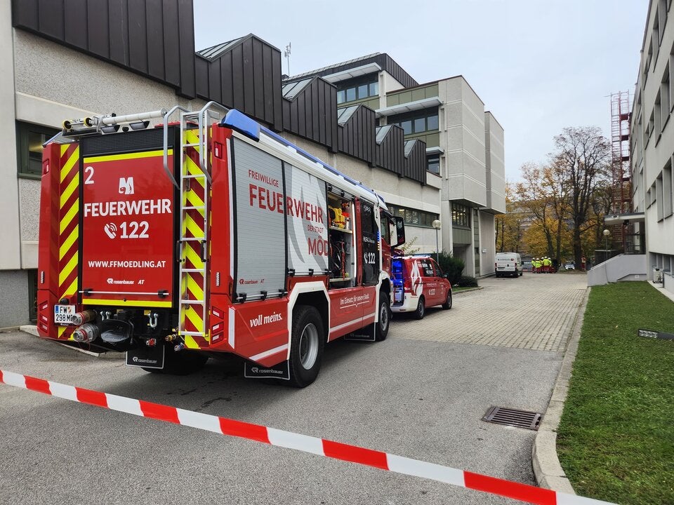 Explosive Säure entdeckt – HTL in Mödling evakuiert