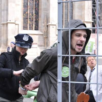 Pelzgegner demonstrieren am Stephansplatz