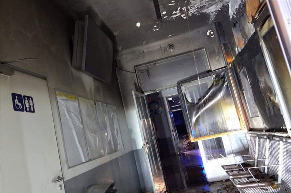 Brand in Bahnhof-Warteraum - vier Personen evakuiert