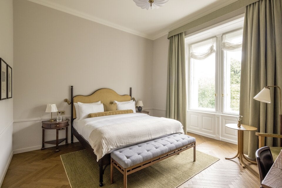 Stilvoll Vintage-Anklänge und ausgewählte Antiquitäten prägen das Bild der 64 Zimmer .