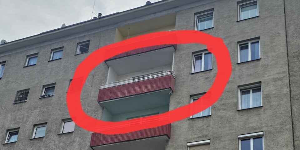 STurz von Balkon Frau Penzing