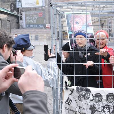 Pelzgegner demonstrieren am Stephansplatz