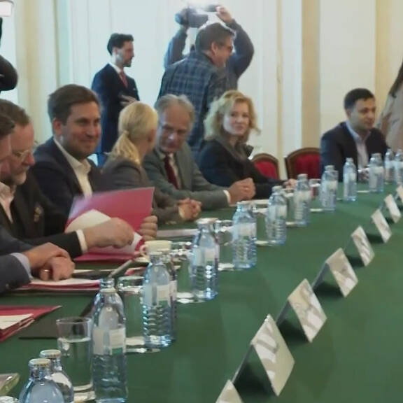 Erste Umfrage nach Regierungs-Klausur