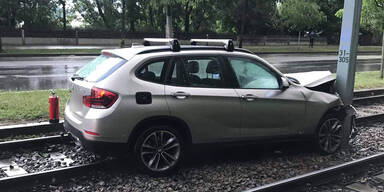 Pkw Floridsdorf gegen Masten