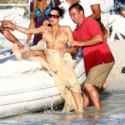 Lilly Kerssenberg zeigt ihren Babybauch