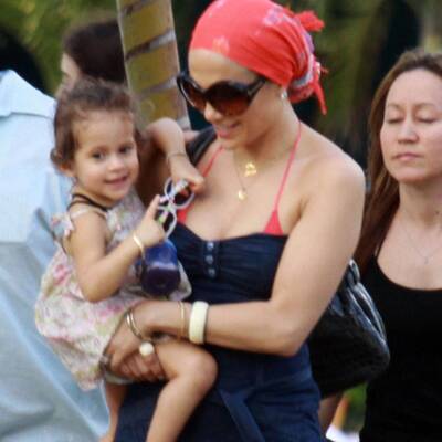 Jennifer Lopez: Mit Zwillingen am Pool