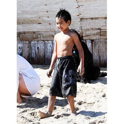 Brad Pitt, Maddox & Pax in Malibu