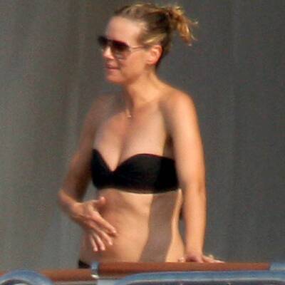 Heidi Klum im Bikini auf Yacht