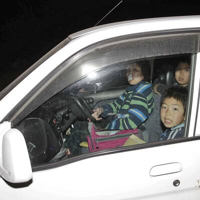 Japaner flüchten vor dem Beben ins Freie