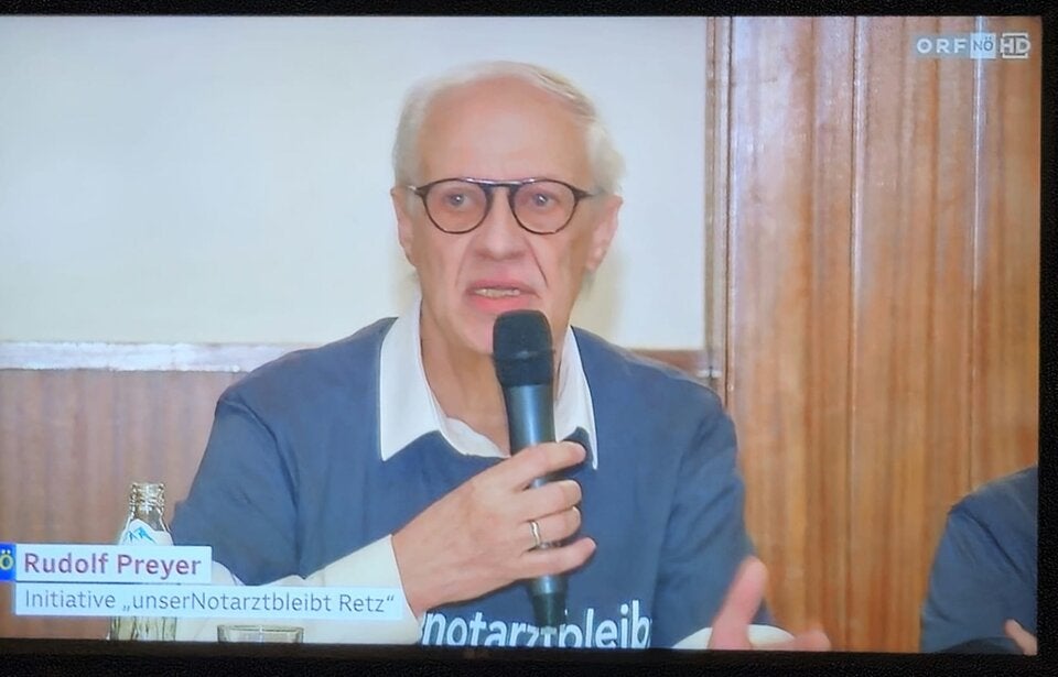 Auch ORF NÖ berichtete über die Initiative des Bürgerinitiativen-Blocks. Im Bild: Rudolf Preyer, der einen Beibehalt des Notarztstandortes für Retz fordert.