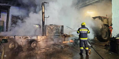 Nach Umzug: Faschingswagen ging in Flammen auf