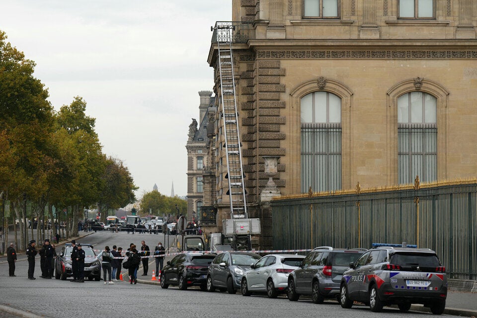 Louvre-Überfall: Video zeigt Juwelen-Diebstahl