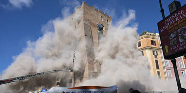 Tourismus-Hotspot gesperrt! Turm st&uuml;rzt ein - Arbeiter eingeschlossen