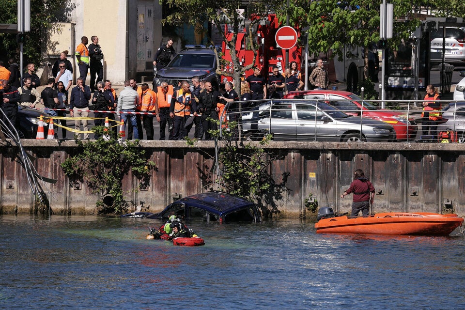 Kleinbus stürzt in Paris in die Seine – Großeinsatz
