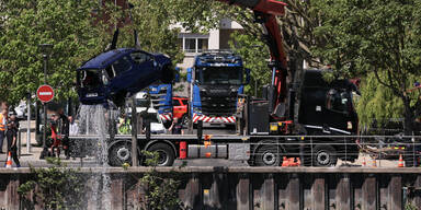 Kleinbus st&uuml;rzt in Paris in die Seine &ndash; Gro&szlig;einsatz
