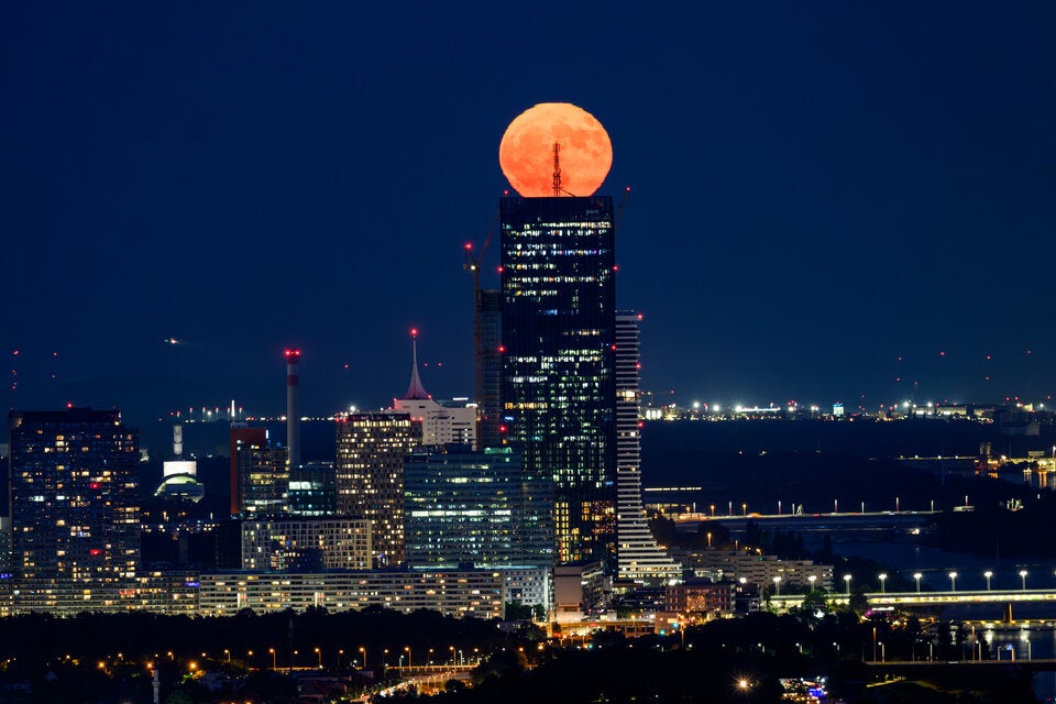 Erdbeermond über Wien