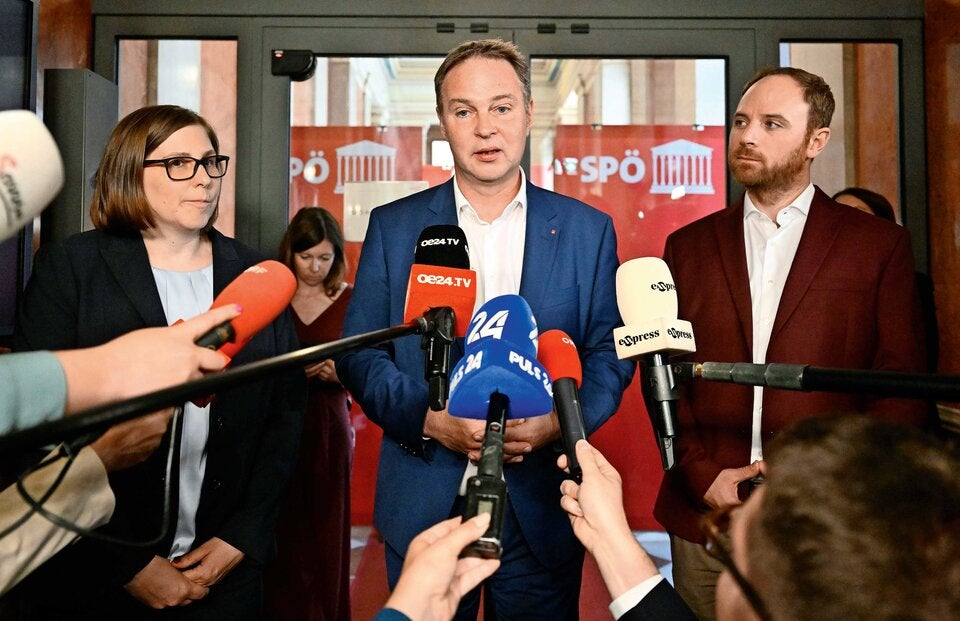 Sandra Breiteneder, SPÖ-Vorsitzender Andreas Babler und Klaus Seltenheim