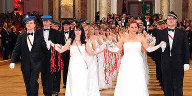 FP-Mölzer mit Farbe attackiert