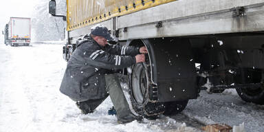Lkw-Kettenpflicht auf vier Stra&szlig;enabschnitten