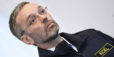 Der seinerzeitige&nbsp;Innenminister Herbert Kickl vor dem Ministerrat am Mittwoch, 15. Mai 2019, im BKA in Wien. &nbsp;