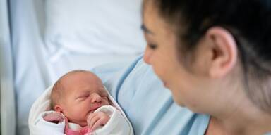 Nichts so bezaubernd wie ein Babyl&auml;cheln: 100 Jahre Mutter-Eltern-Beratung in N&Ouml;