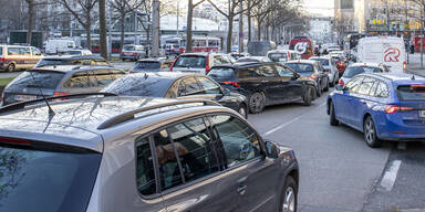 Zu hohe Spritpreise: Immer mehr lassen die Autos stehen