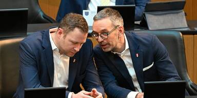 FPÖ: "Pflege-Schmäh leer wie Applaudieren während Corona"
