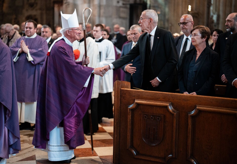 Erzbischof Franz Lackner begrüßt den Bundespräsidenten Alexander Van der Bellen