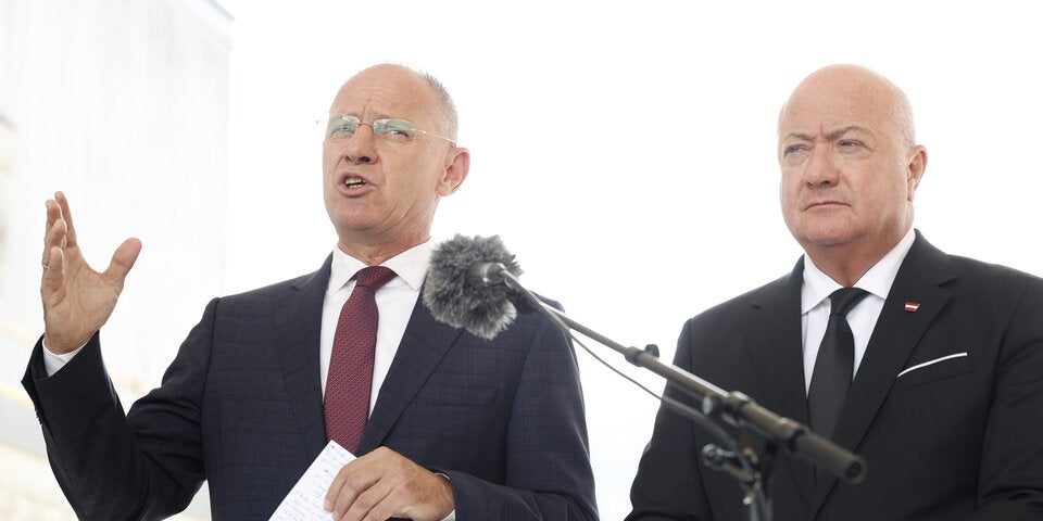 Innenminister Gerhard Karner (ÖVP) und Bundeskanzler Christian Stocker (ÖVP) am Dienstag, 10. Juni 2025, im Rahmen einer Pressekonferenz anl. einer Attacke mit zehn Toten in einer Schule in Graz. 