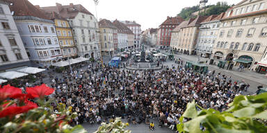 Bruder von Opfer spricht: "Unsere Antwort ist Liebe"