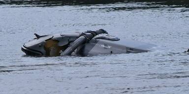 Pilot vermisst: Hubschrauber in Fluss abgest&uuml;rzt