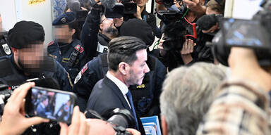 Die ersten Fotos von Rene Benko nach dem Urteil