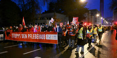 Pflegebonus wird gestrichen: Tausende protestieren bei Gro&szlig;demo