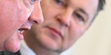 Bundeskanzler Christian Stocker (ÖVP) und Vizekanzler Andreas Babler (SPÖ) am Mittwoch, 3. Dezember 2025, anl. des Ministerrats im Bundeskanzleramt in Wien. 