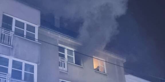 Mutter mit Kindern aus brennender Wohnung gerettet 