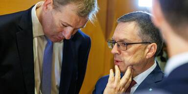 &nbsp;Anwalt Michael Rohregger und &Ouml;VP-Klubobmann August W&ouml;ginger, im Rahmen eines Prozesses gegen &Ouml;VP-Klubobmann W&ouml;ginger und zwei Finanzbeamte wegen Amtsmissbrauchs, aufgenommen am Mittwoch, 11. Februar 2026 in Linz.&nbsp;