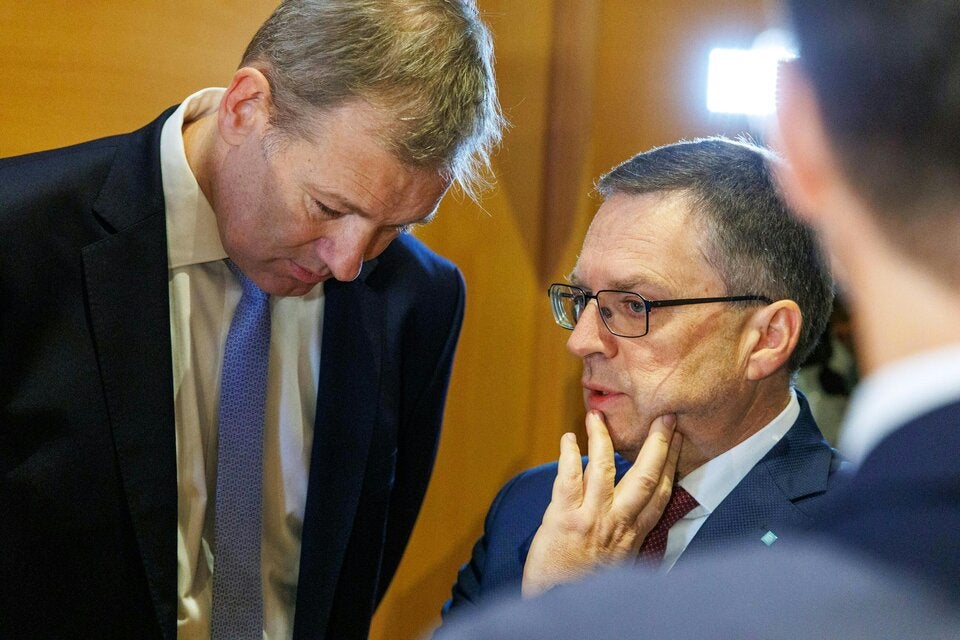  Anwalt Michael Rohregger und ÖVP-Klubobmann August Wöginger, im Rahmen eines Prozesses gegen ÖVP-Klubobmann Wöginger und zwei Finanzbeamte wegen Amtsmissbrauchs, aufgenommen am Mittwoch, 11. Februar 2026 in Linz. 